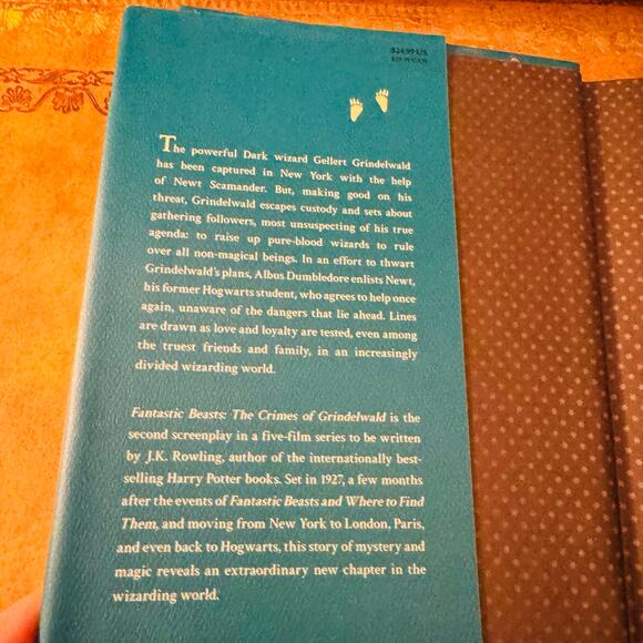 Harry Potter Fantastic Beasts The Crimes Grindelwald Screenplay Hardcover Book - Picture 2 of 3